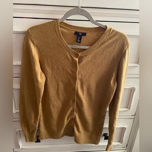 Gap cardigan 
Guc gold mustard